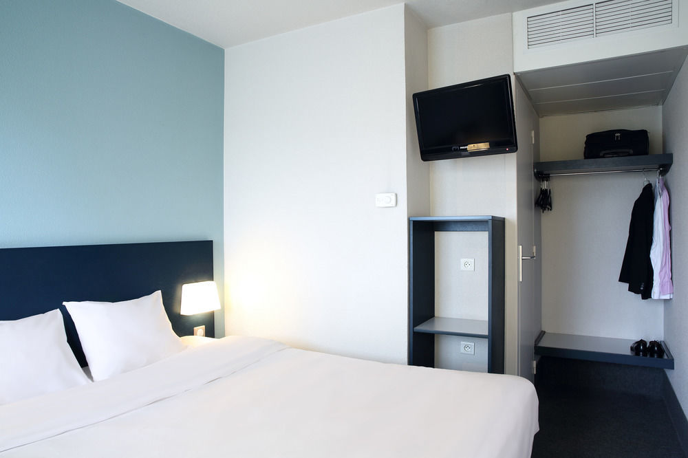 B&B Hotel Hyeres Exterior photo