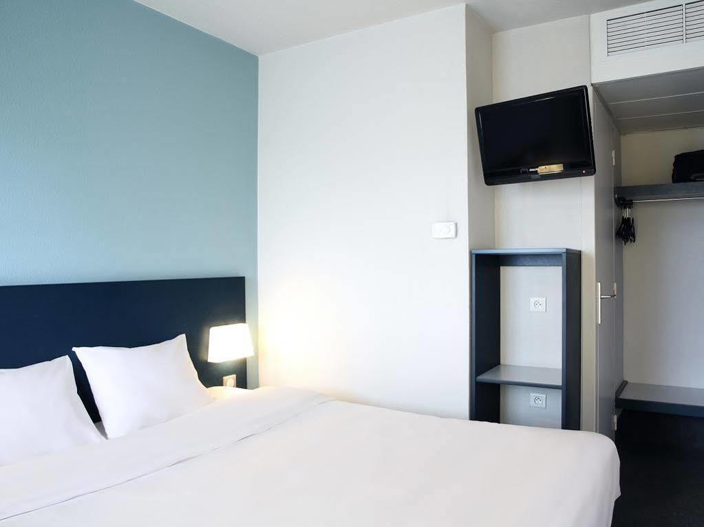 B&B Hotel Hyeres Exterior photo